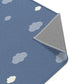 Kinderteppich "Samu Schäfchen" von spielzwerg. Nahaufnahme umgeklappte Ecke. RUG-00148-XL, RUG-00148-L.