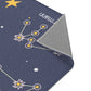 Kinderteppich "Sternzeichen" von spielzwerg. Nahaufnahme umgeklappte Ecke. RUG-00099-XL, RUG-00099-L.