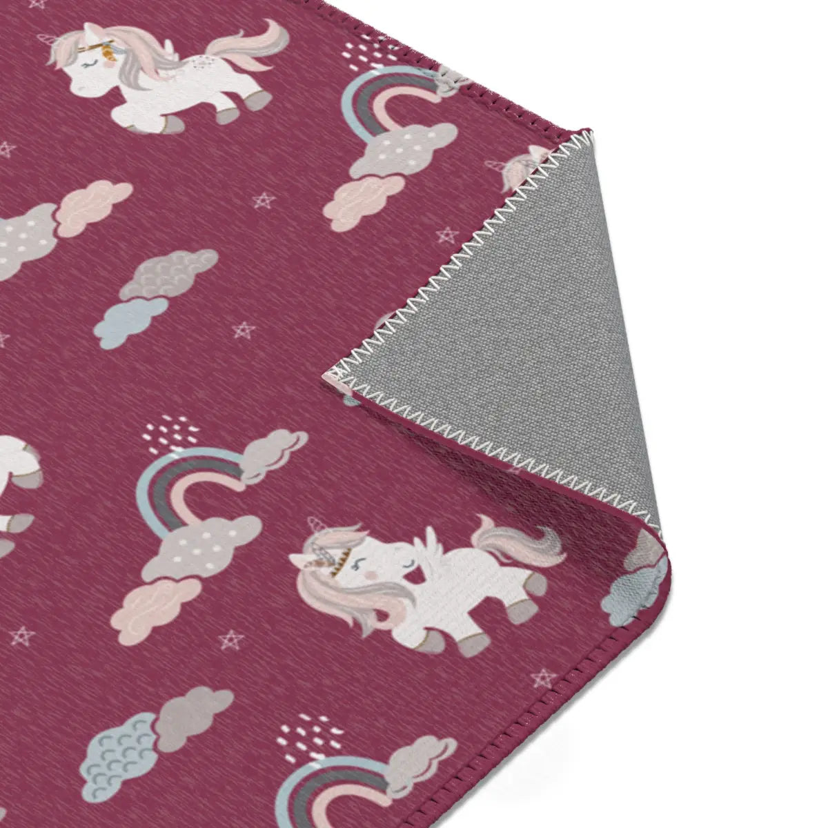 Kinderteppich "Einhornchaos" von spielzwerg. Nahaufnahme umgeklappte Ecke. RUG-00120-XL, RUG-00120-L.