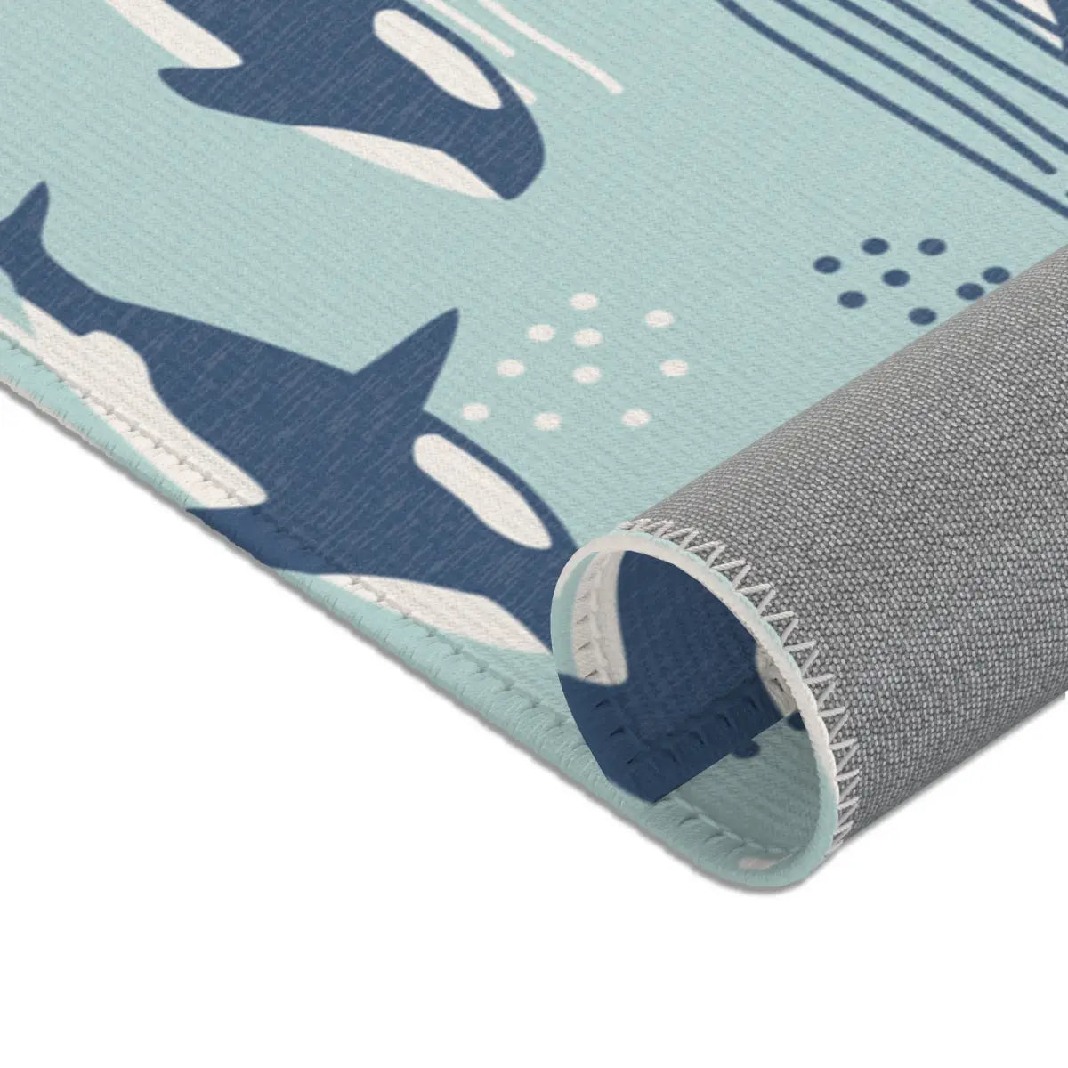Kinderteppich "Orca Familie" von spielzwerg. Nahaufnahme gerollt. RUG-00102-XL, RUG-00102-L.
