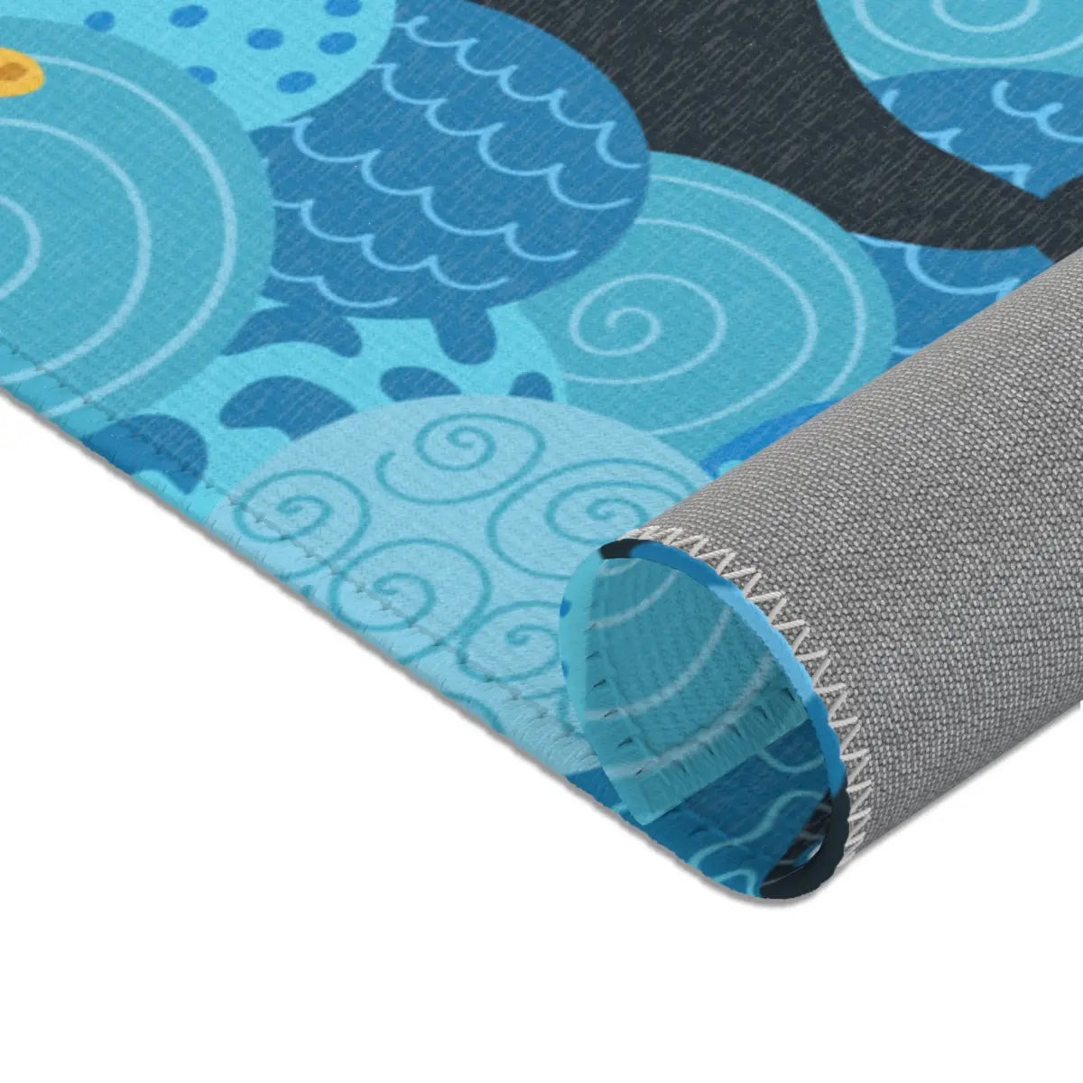 Kinderteppich "Hafenchaos" von spielzwerg. Nahaufnahme gerollt. RUG-00103-XL, RUG-00103-L.