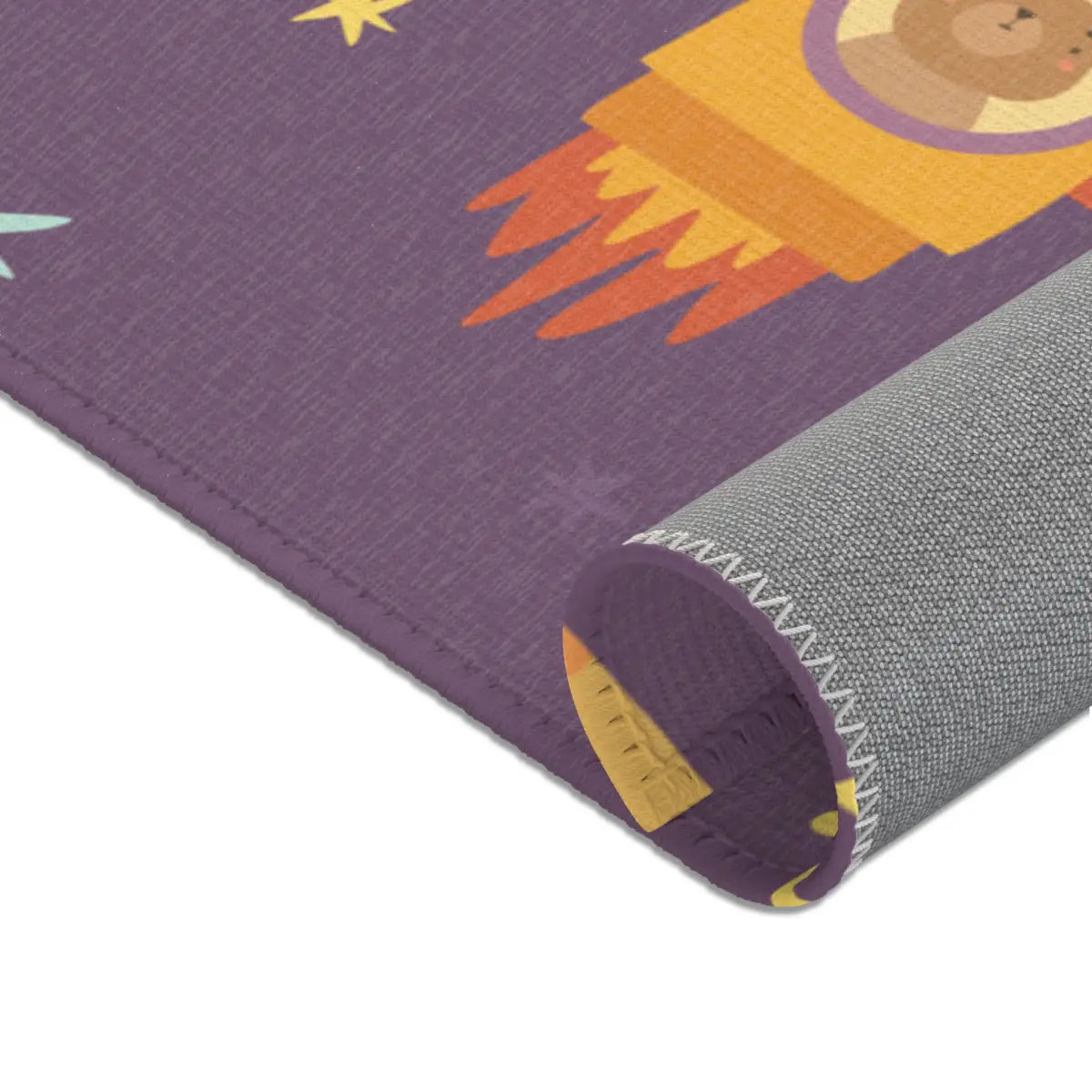 Kinderteppich "Tierische Weltalltouristen" von spielzwerg. Nahaufnahme gerollt. RUG-00100-XL, RUG-00100-L.