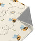 Kinderteppich "Bienchen Summ" von spielzwerg. Nahaufnahme umgeklappte Ecke. RUG-00084-XL, RUG-00084-L.