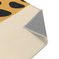 Kinderteppich "Guido Giraffe" von spielzwerg. Nahaufnahme umgeklappte Ecke. RUG-00057-XL, RUG-00057-L.