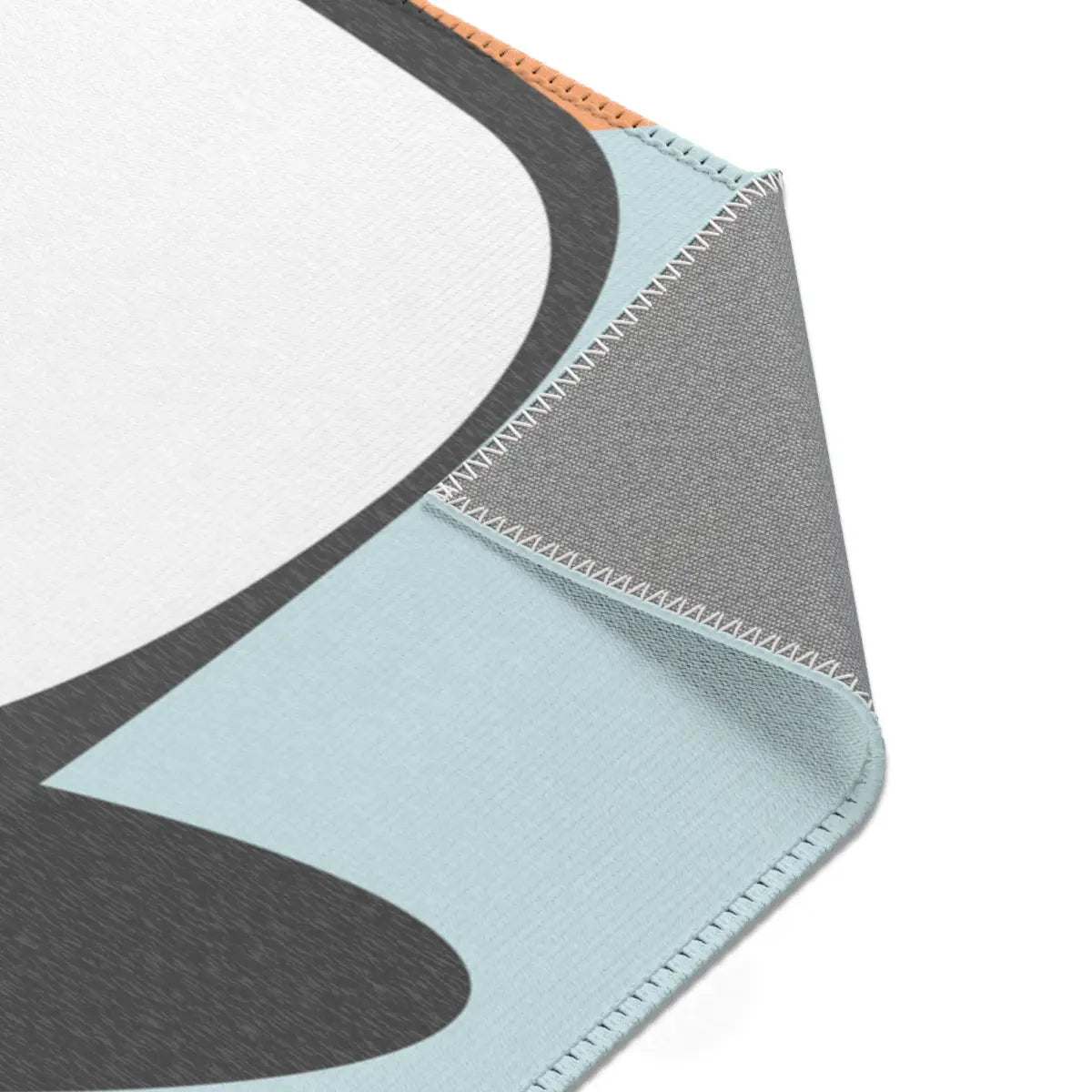 Kinderteppich "Pingu" von spielzwerg. Nahaufnahme umgeklappte Ecke. RUG-00185-XL, RUG-00185-L.