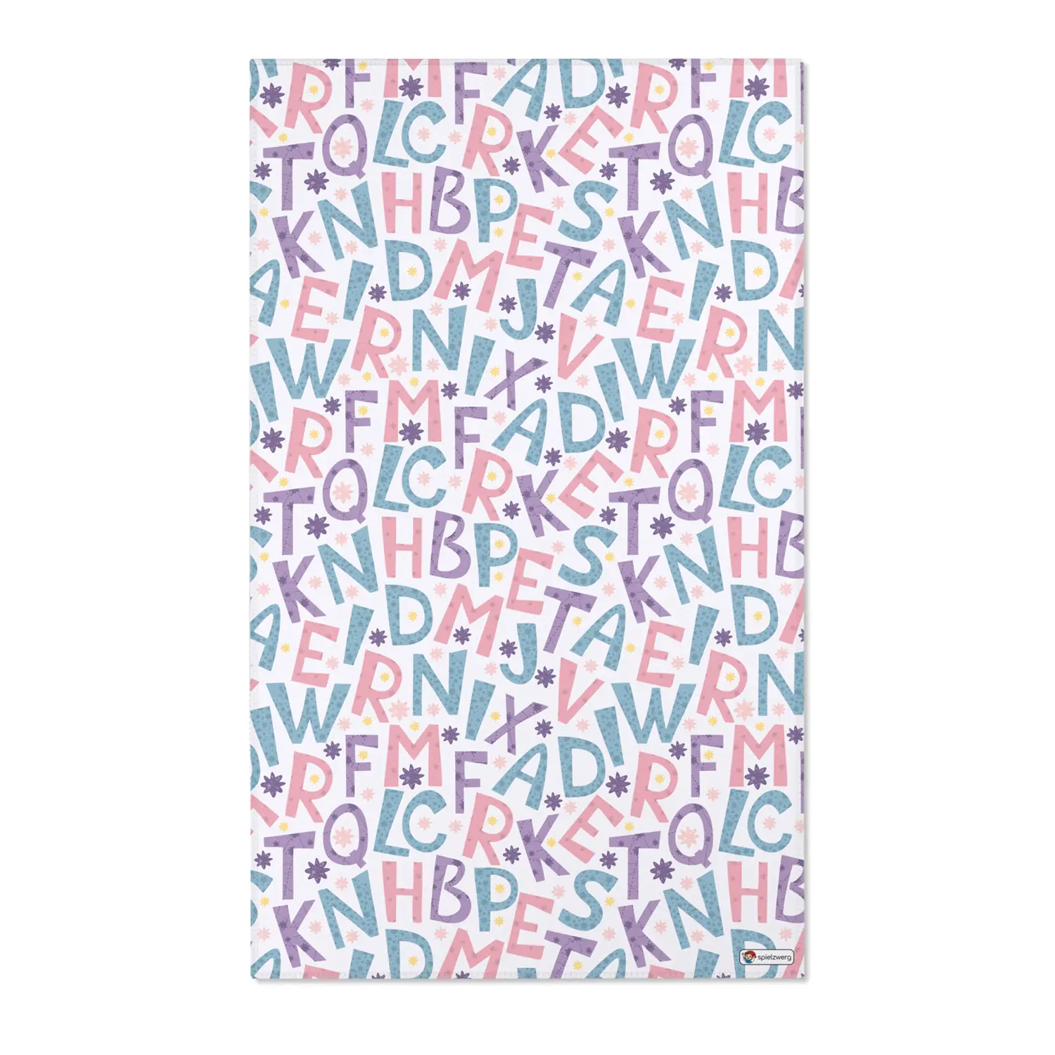 Kinderteppich "Buchstabensalat" von spielzwerg. Frontansicht von vorne. Größe L 150x90 cm.