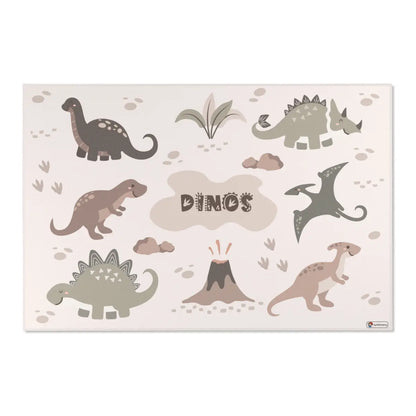 Kinderteppich "Niedliche Dinos" von spielzwerg. Frontansicht von vorne.