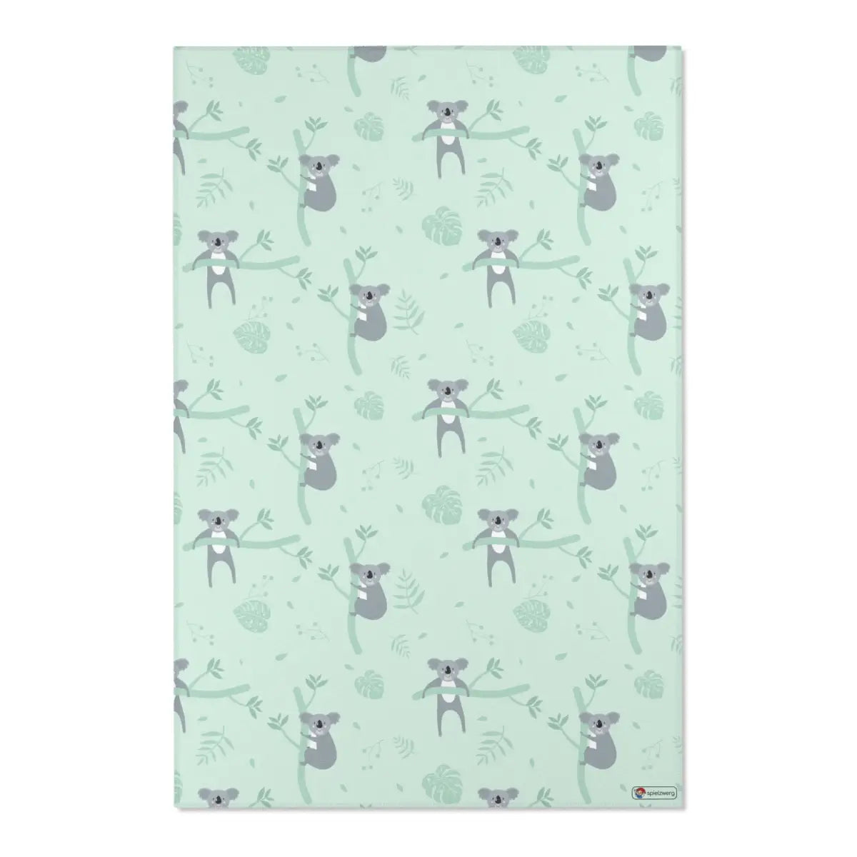 Kinderteppich "Koalas im Eukalyptus" von spielzwerg. Frontansicht von vorne.