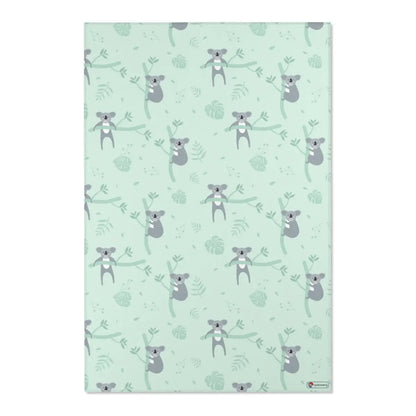 Kinderteppich "Koalas im Eukalyptus" von spielzwerg. Frontansicht von vorne.