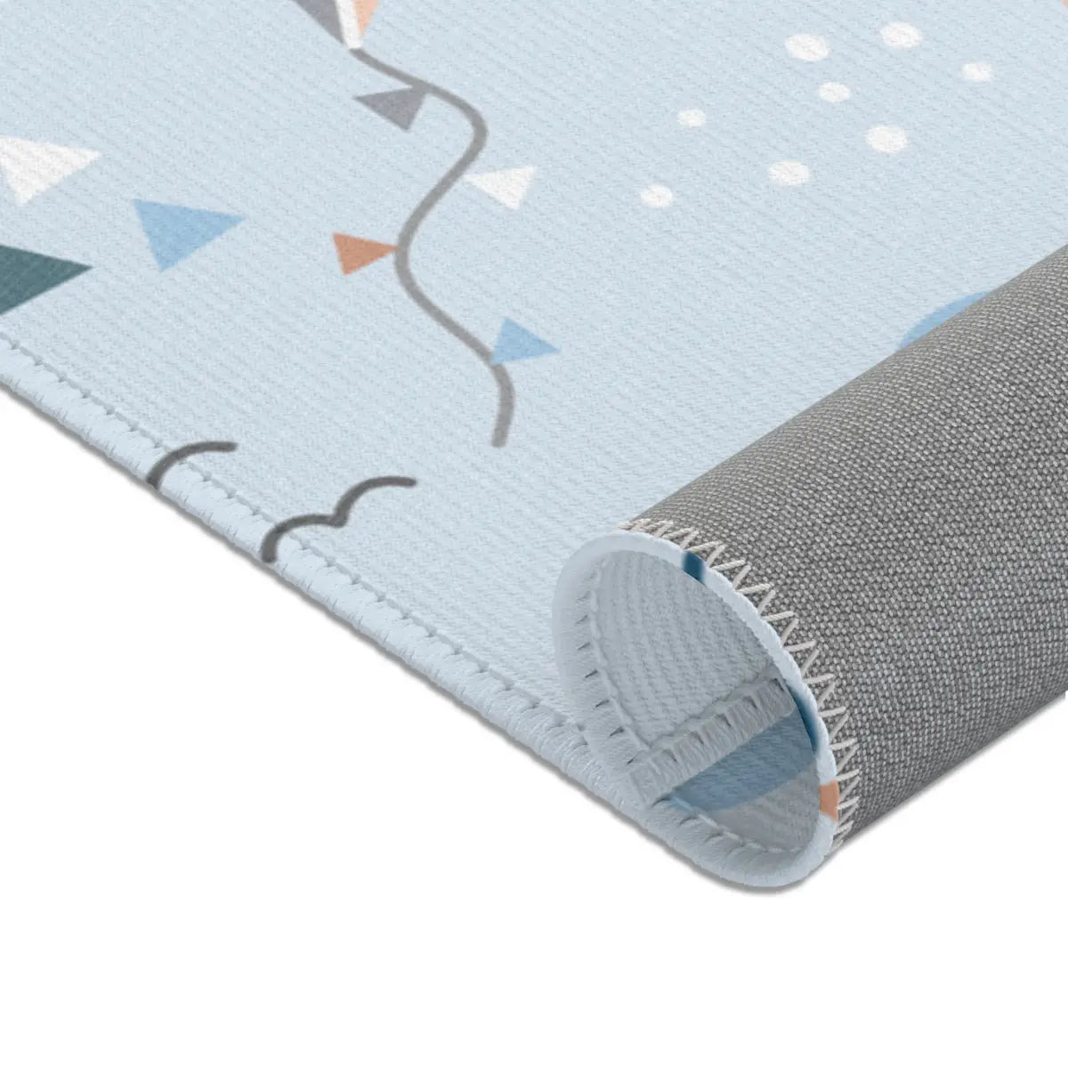 Kinderteppich "Drachensteigen" von spielzwerg. Nahaufnahme gerollt. RUG-00046-XL, RUG-00046-L.