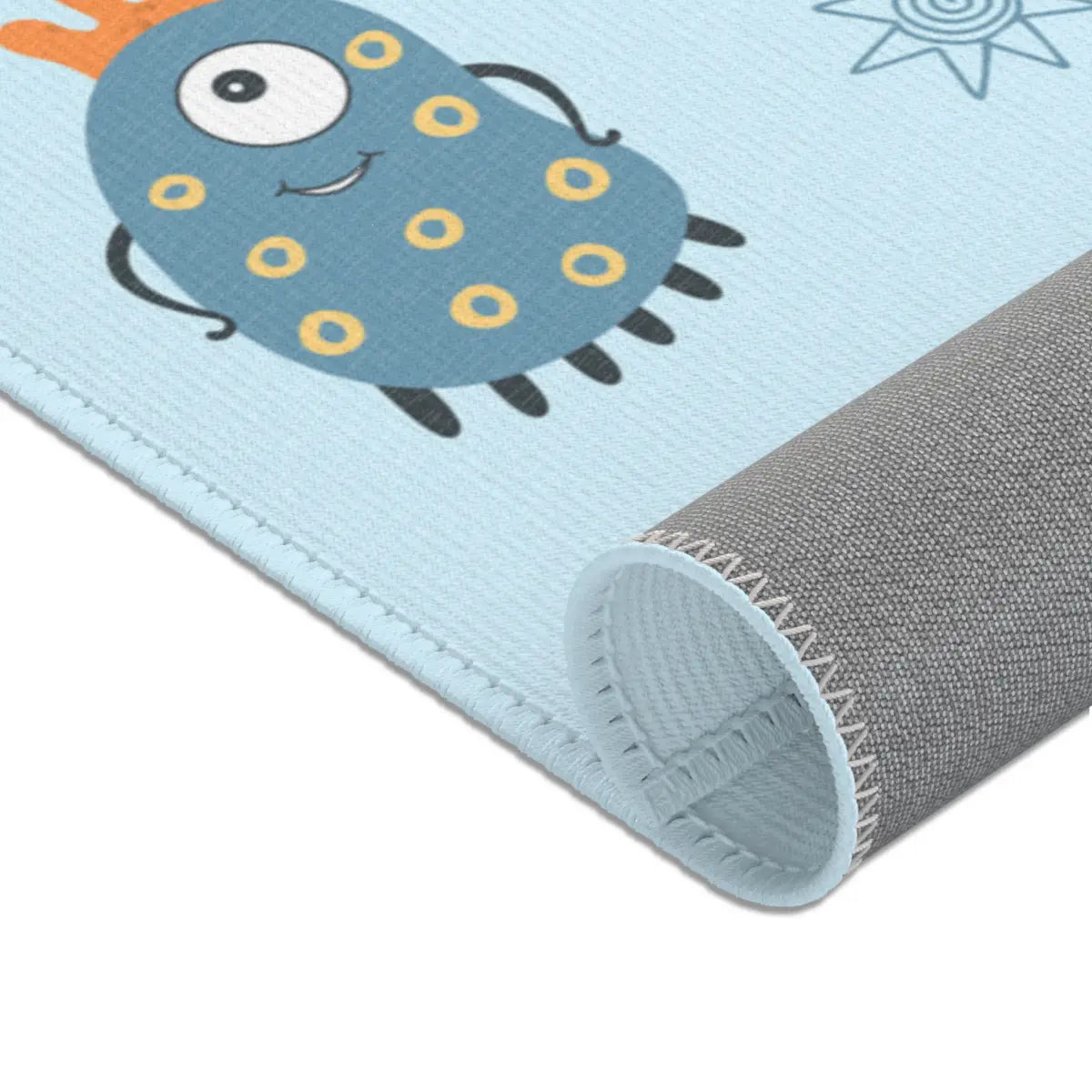 Kinderteppich "Monster" von spielzwerg. Nahaufnahme gerollt. RUG-00019-XL, RUG-00019-L.