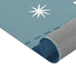 Kinderteppich "Hase im All" von spielzwerg. Nahaufnahme gerollt. RUG-00001-XL, RUG-00001-L.