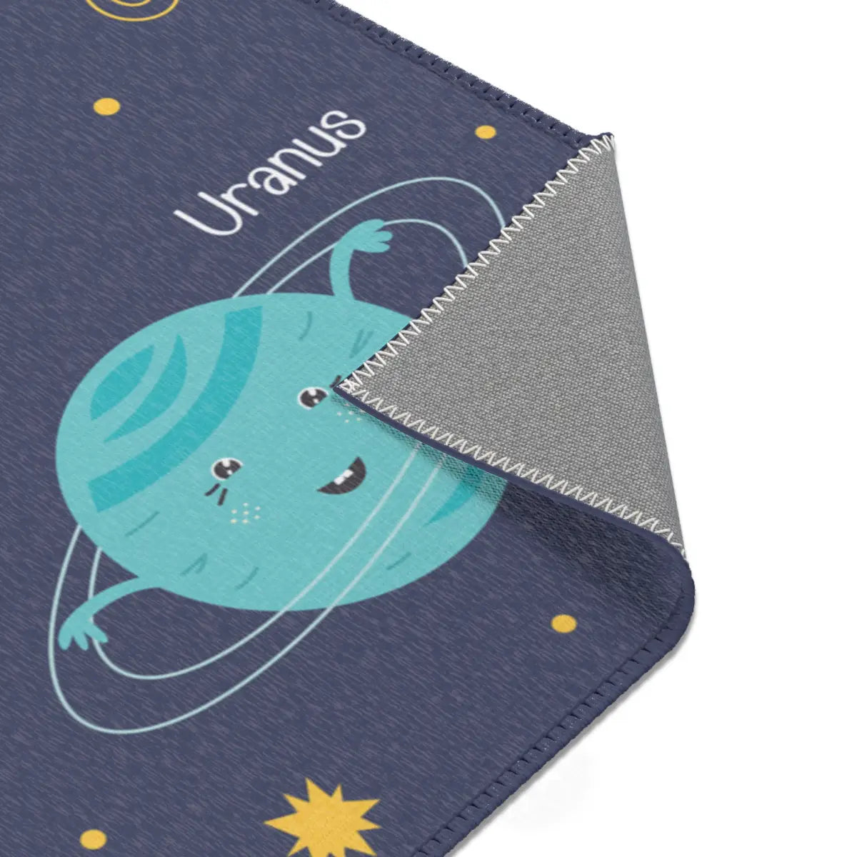 Kinderteppich "Sonnensystem" von spielzwerg. Nahaufnahme umgeklappte Ecke. RUG-00143-XL, RUG-00143-L.
